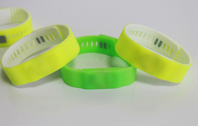 RFID fluorescence silicone wristband